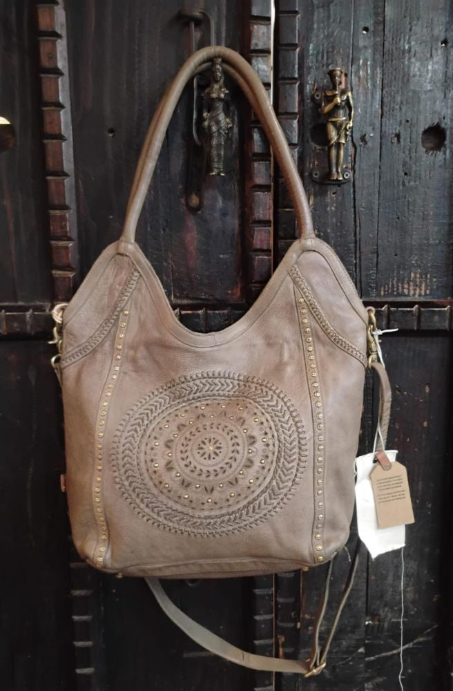 Wilder Tote Mud/Olive, in close up detailed view