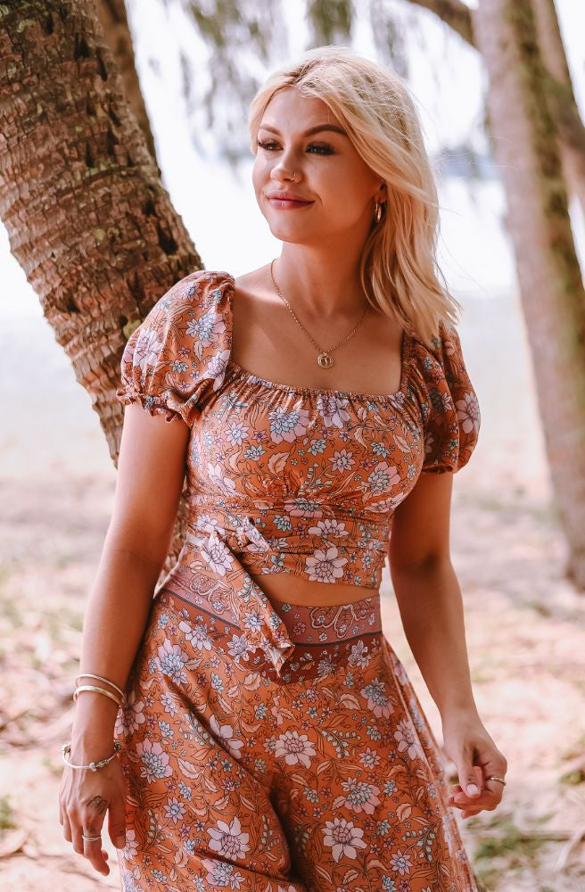 Earth Essence Lauren Top, Puff Sleeves Worn On or Off the Shoulder