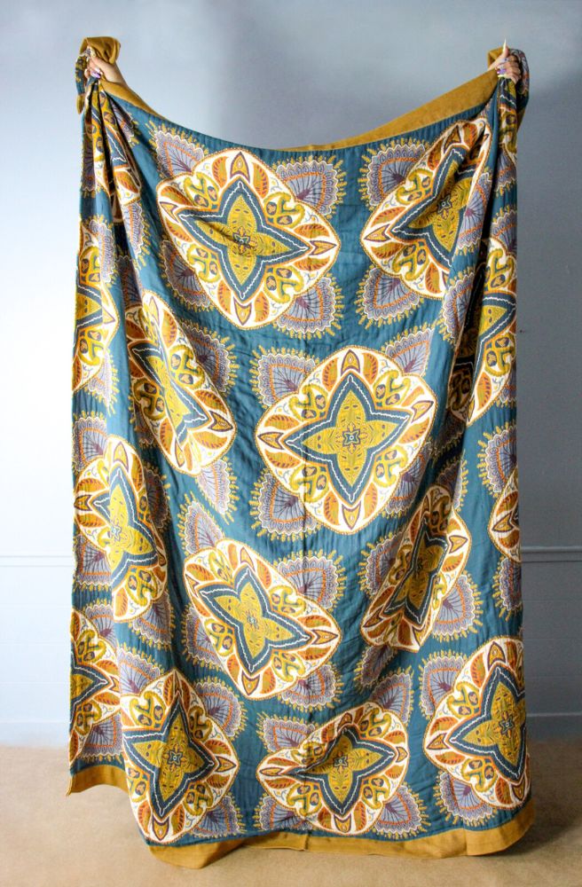 Bedspread Throw Clara, Front Flatlay View Showing Floral Pattern