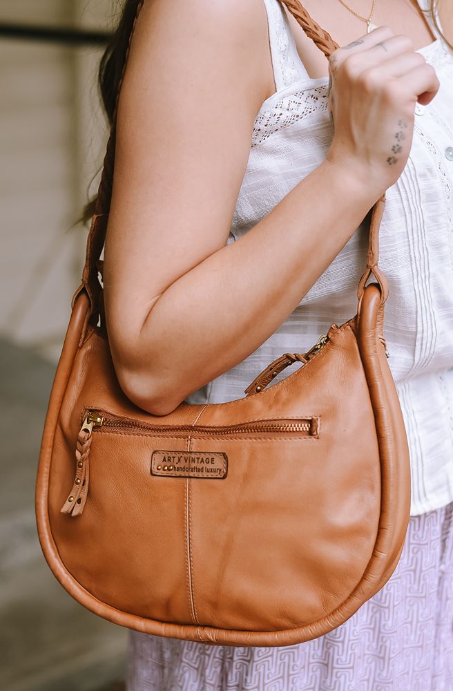 Berry Bag Camel, Handmade Leather Shoulder Bag