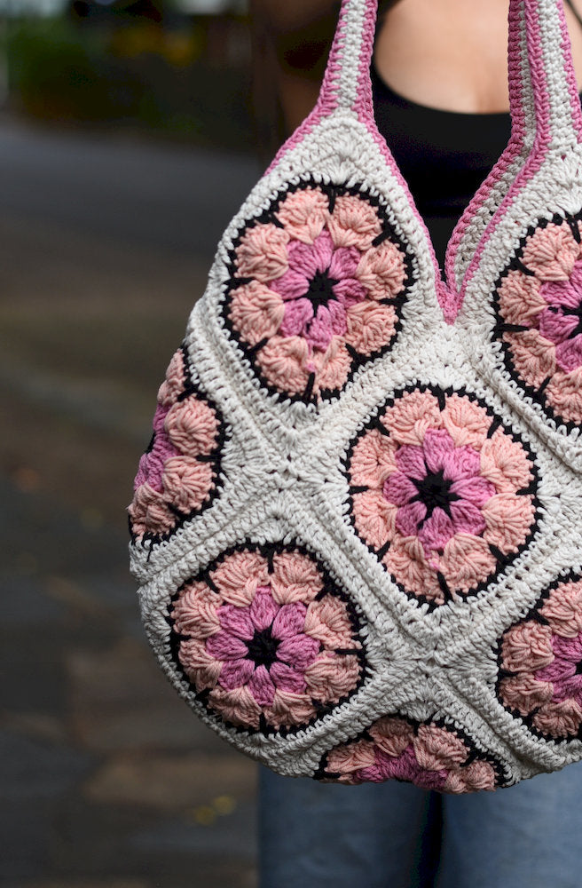 Pink Daisy Crochet Bag