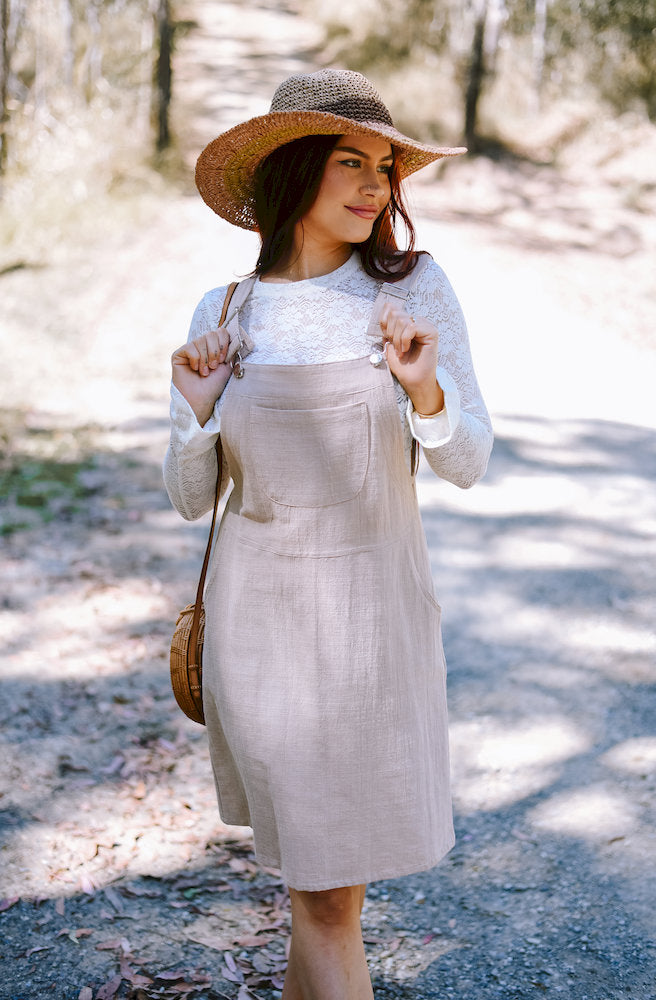 Gypsy Thread Pinafore Mid Short Cream