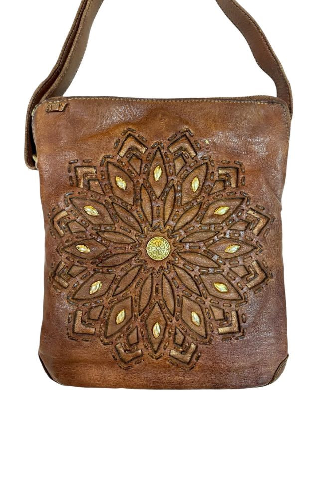 Kali Crossbody - Oak, close up detailed view