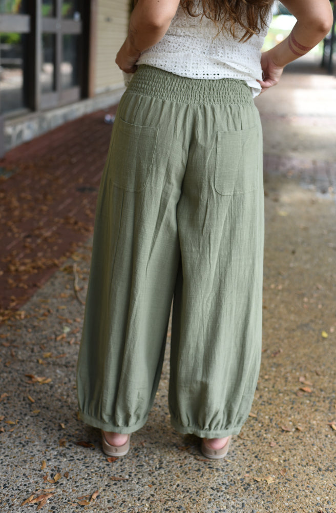 Kesh Pants Khaki, Rear View on Model Linty Size ML