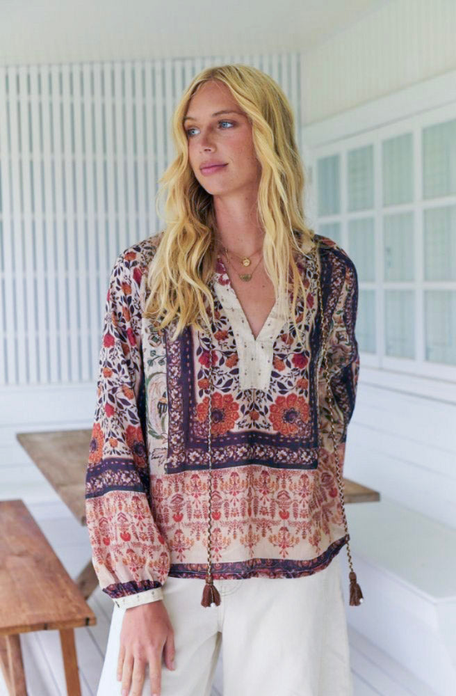 Women's Jaase Fleetwood Elowen blouse in a vintage floral print with relaxed long sleeves