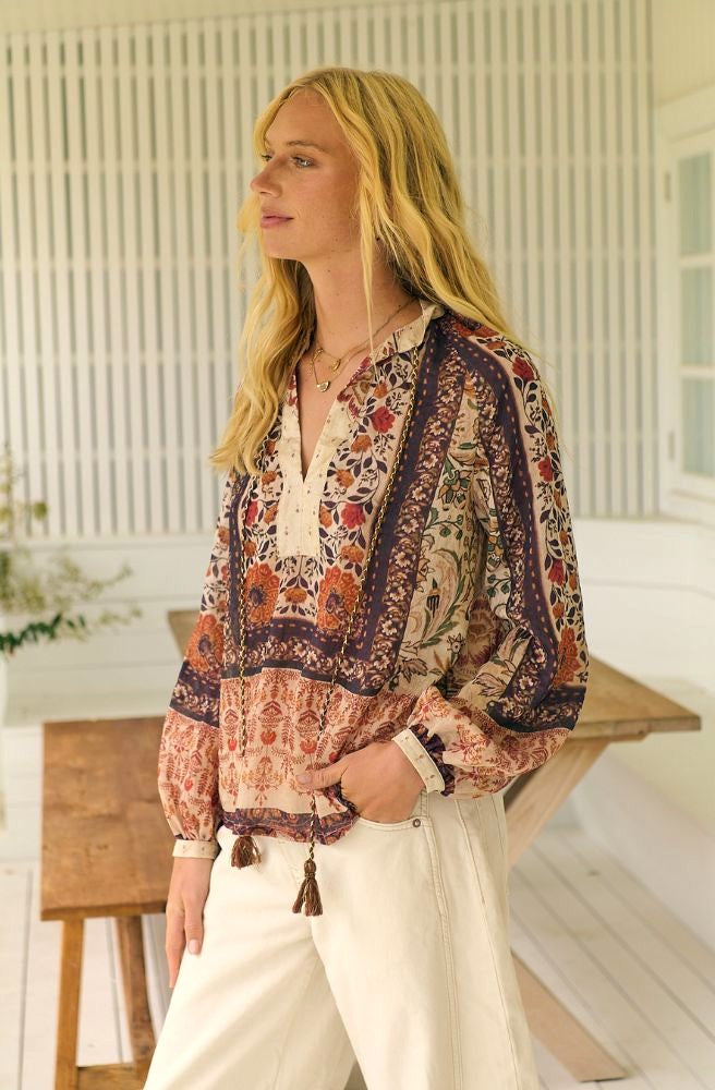 Women's Jaase Fleetwood Elowen blouse in a vintage floral print with relaxed long sleeves